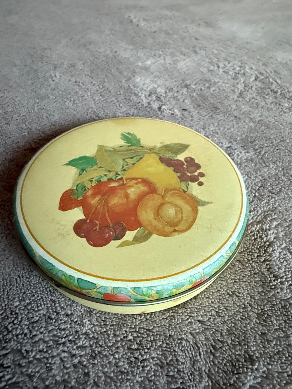 Vintage Fruit Pattern Round Tin Coasters